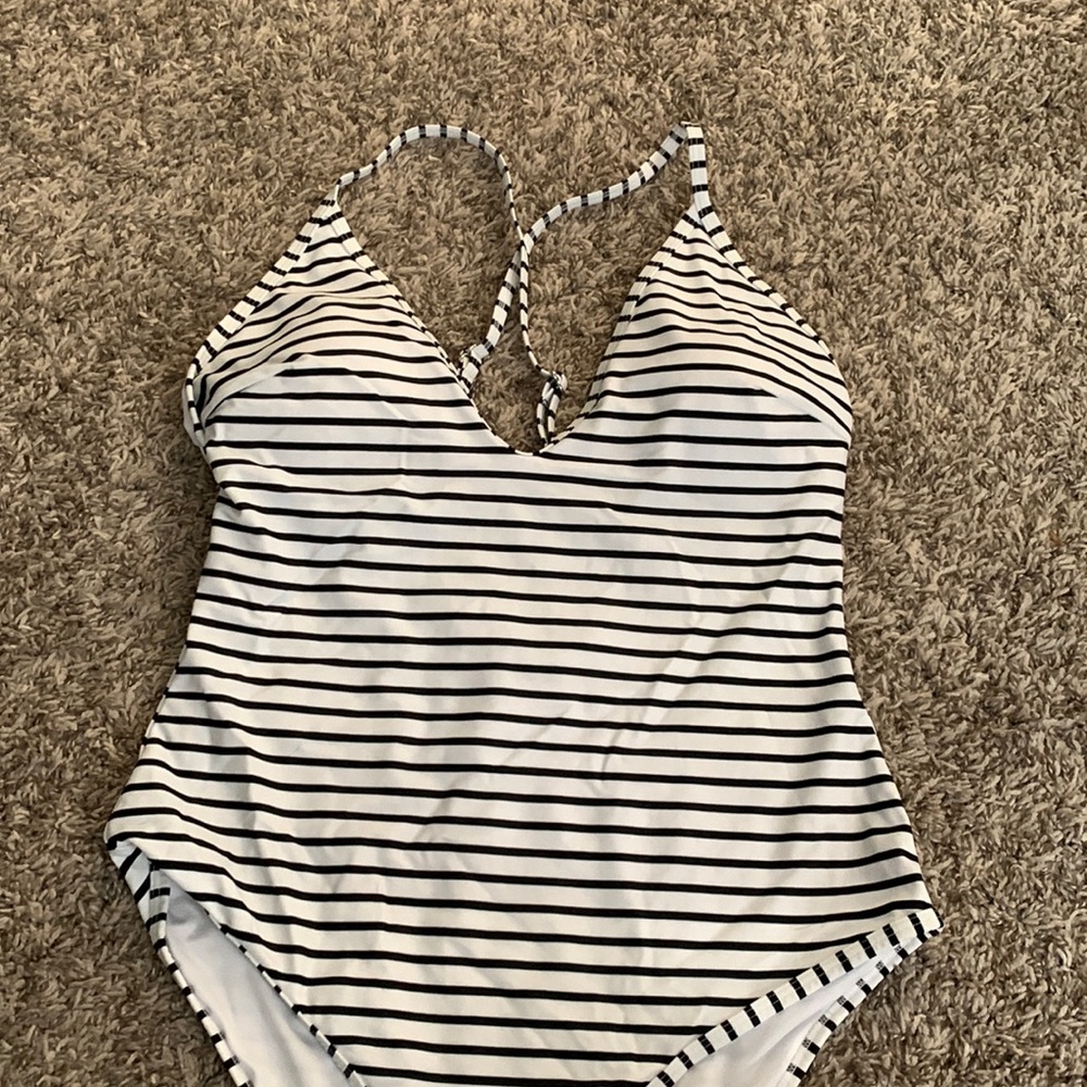 New womens cupshe XL white and black cross back one piece swimsuit